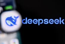 DeepSeek AI Чат-бот Зазнав Серйозний Збій, Викликавши Питання в Галузі