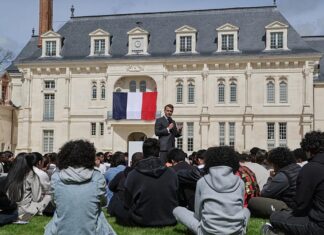 Macron Mengusulkan “Hari Offline” Bulanan untuk Memerangi Gangguan Digital di Kalangan Remaja
