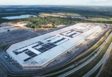 Tesla Скоротила 22% Персоналу на Техаському Гігафабриці на Фоні Падіння Продажів