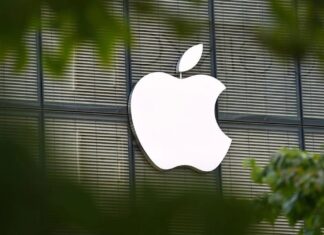 Modelos fictícios vazados oferecem o primeiro vislumbre do próximo iPhone dobrável da Apple