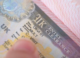 Leck im britischen Visa-Portal: Pässe, Selfies und keine Antworten
