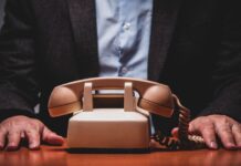 Цифрові проти PCS: підйом технологій мобільних телефонів у США